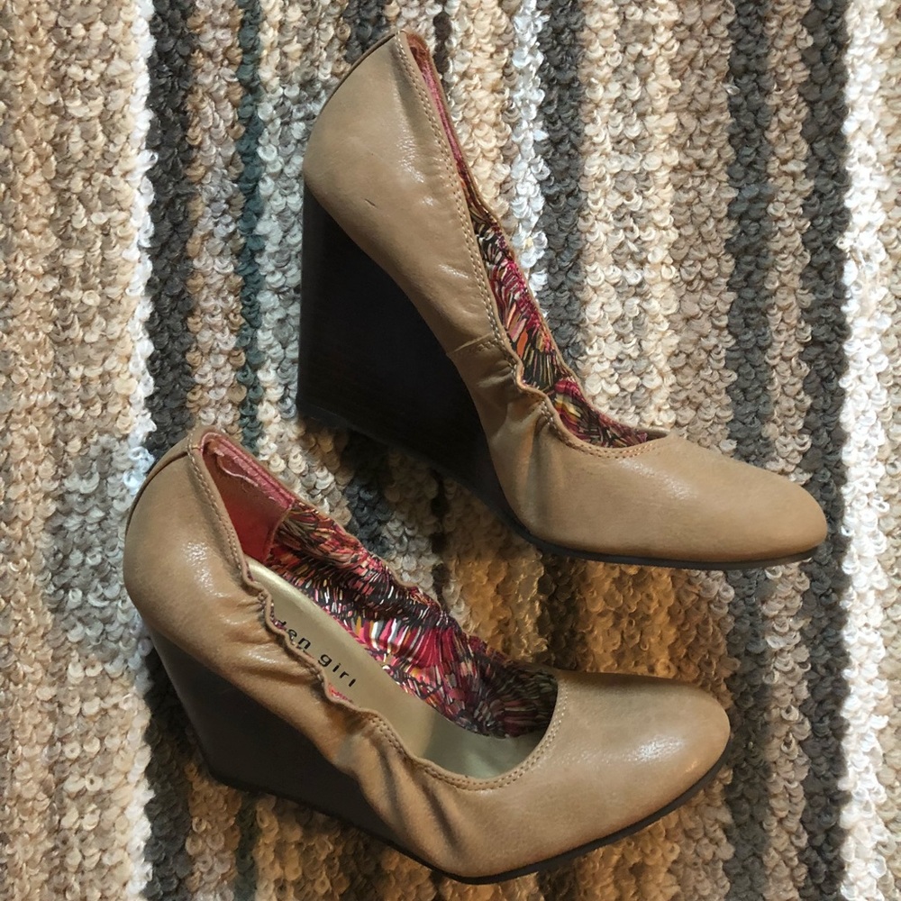 Madden Girl Size 8 Wedges